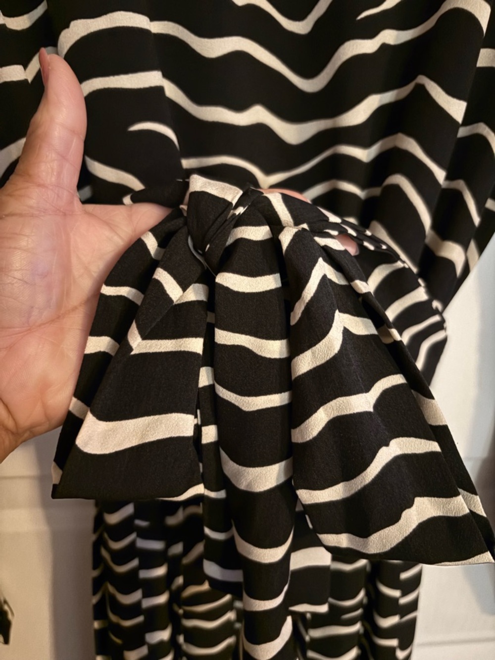 WHO WHAT WEAR Black & White Zebra Print Long Sleeve Pleated w/belt Dress Med - Picture 2 of 7